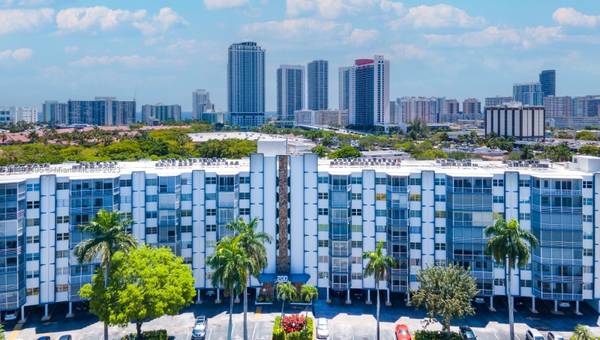 200 Diplomat Pkwy #821,  Hallandale Beach,  FL 33009