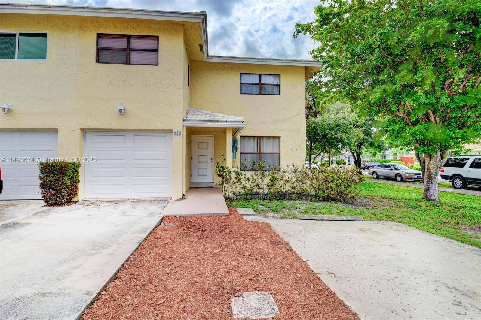256 SW 6th St #6, Boca Raton, FL 33432