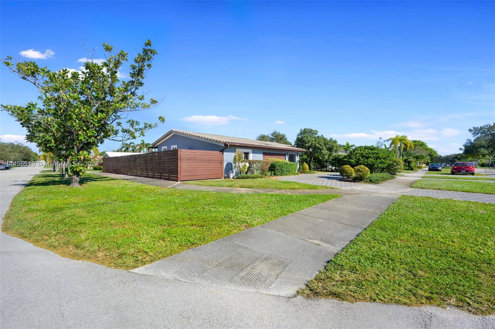 3221 Taft St, Hollywood, FL 33021