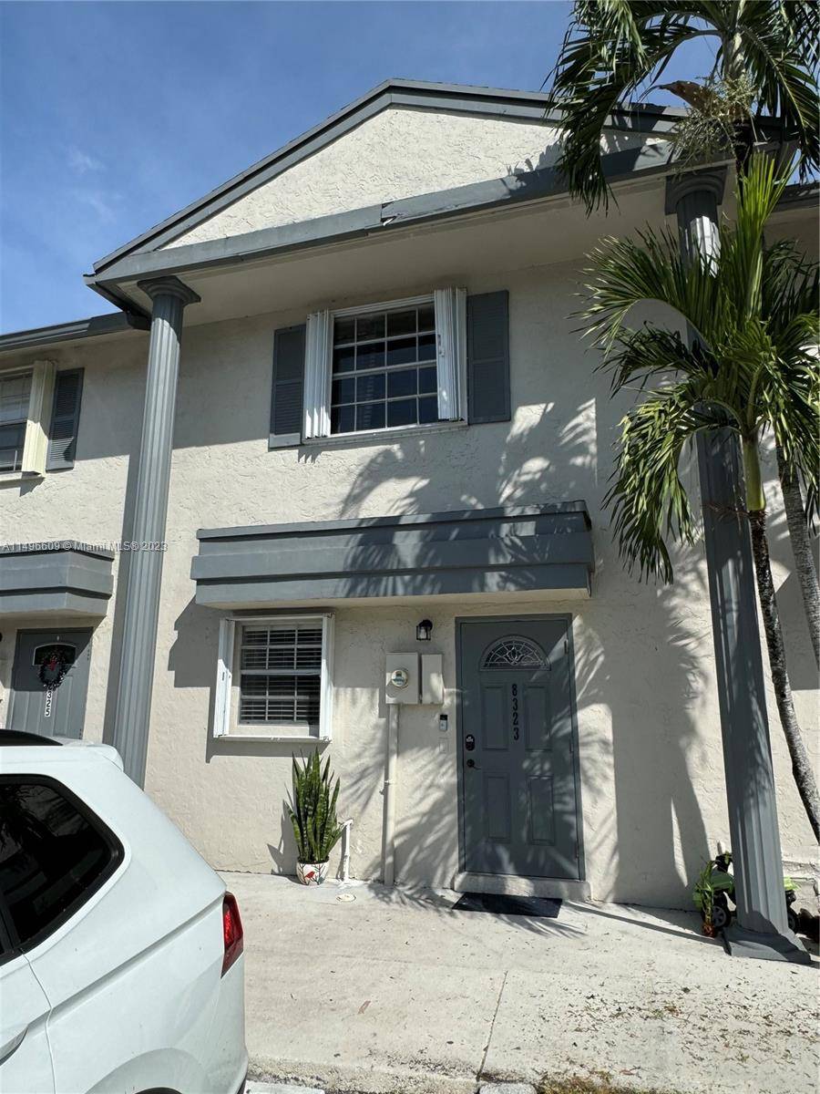 8323 Fairway Rd, Sunrise, FL 33351