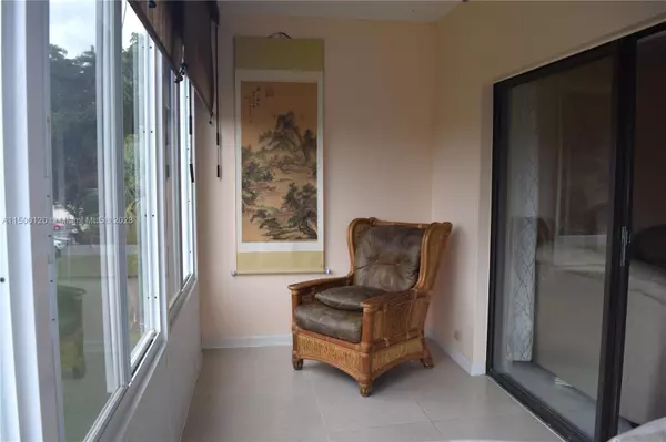 Lauderdale Lakes, FL 33319,4270 NW 40th St #306