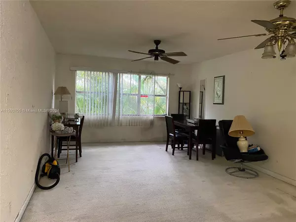 Deerfield Beach, FL 33441,560 SE 2nd Ave #H24