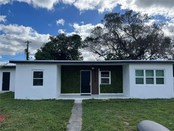 2450 NW 158th St, Miami Gardens, FL 33054