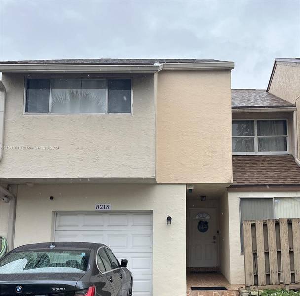 8218 NW 8th St #4, Plantation, FL 33324