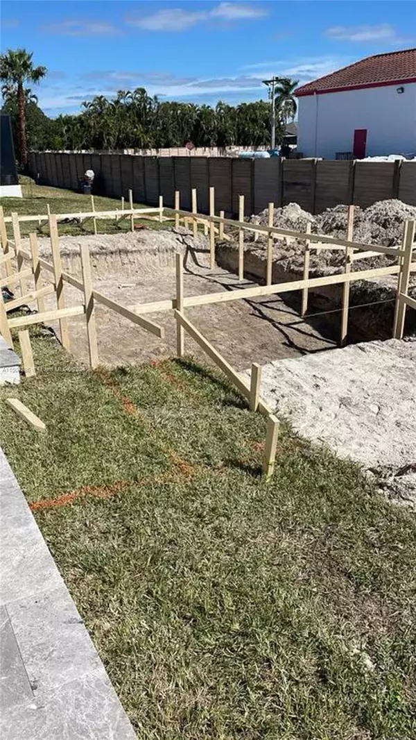 Marco Island, FL 34145,1701 N Bahama Ave