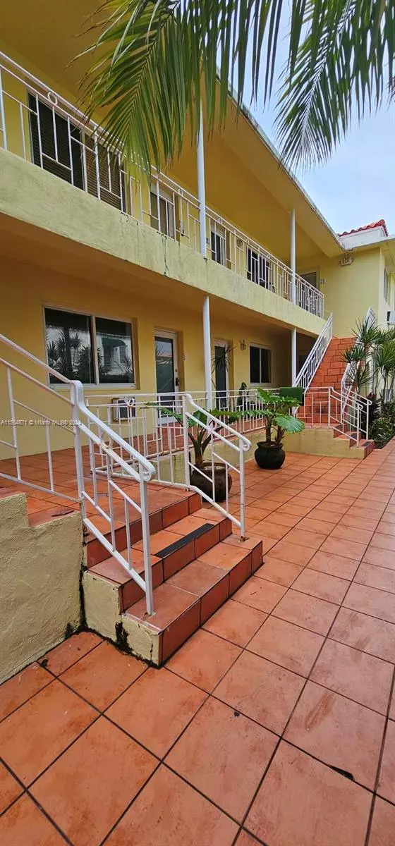 Miami Beach, FL 33141,6831 Abbott Ave #3