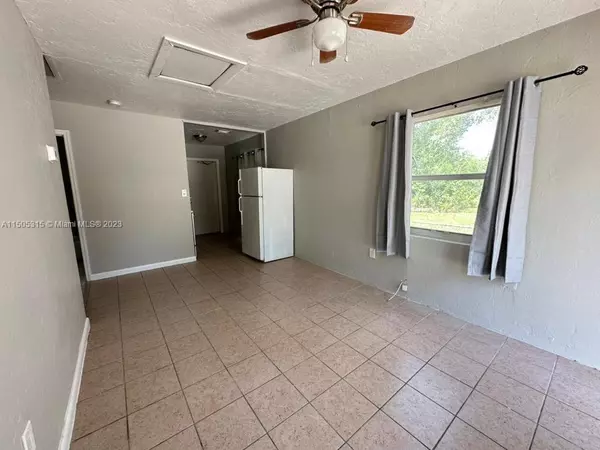 Fort Myers, FL 33916,3137-3139 Lincoln Boulevard