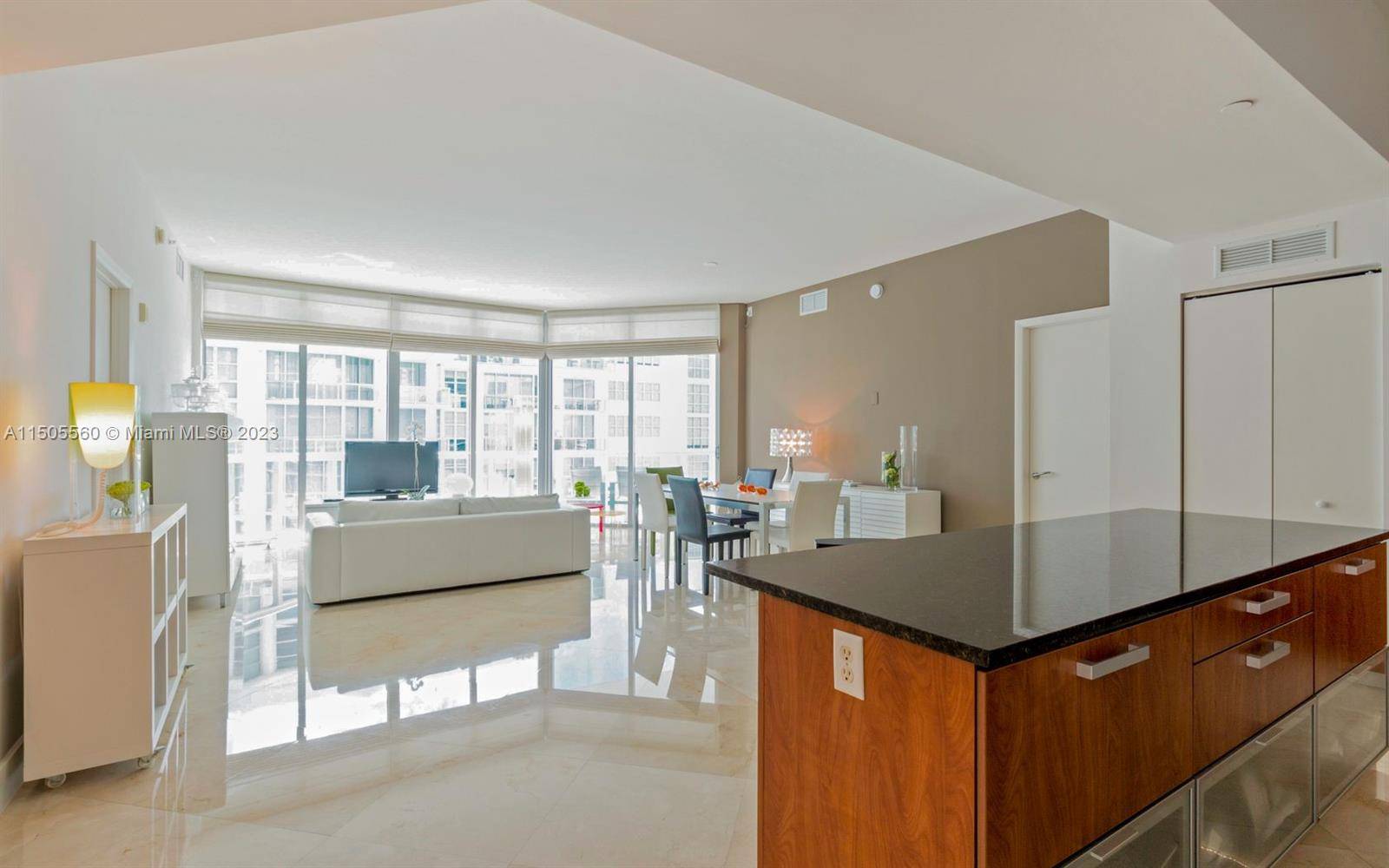 Aventura, FL 33180,3131 NE 188th St #2-1005