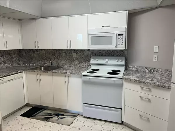 Hallandale Beach, FL 33009,1000 Parkview Dr #511