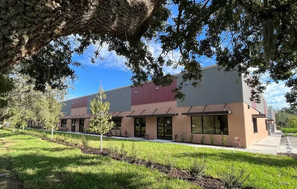 Bradenton, FL 34211,4214 Solutions Lane #107