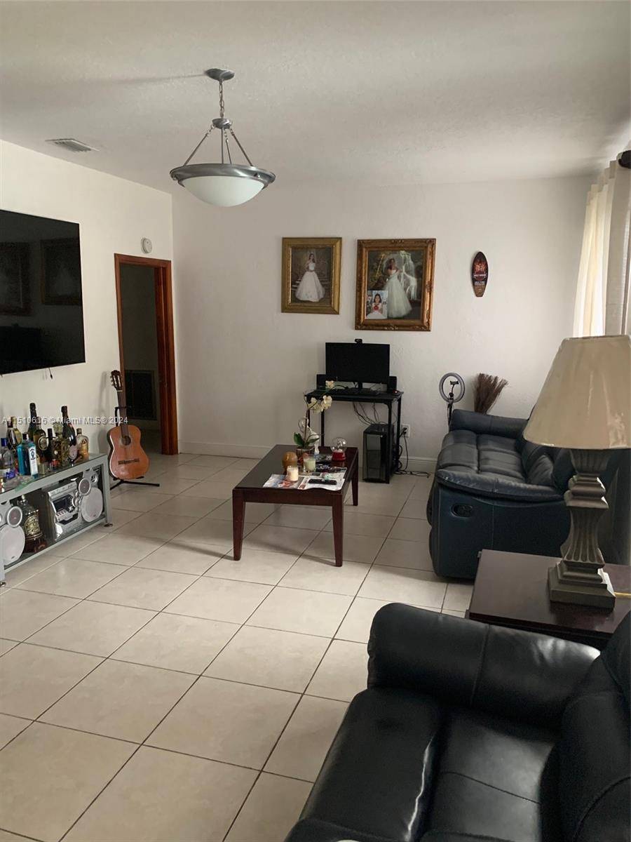 Miami, FL 33126,455 NW 45th Ave