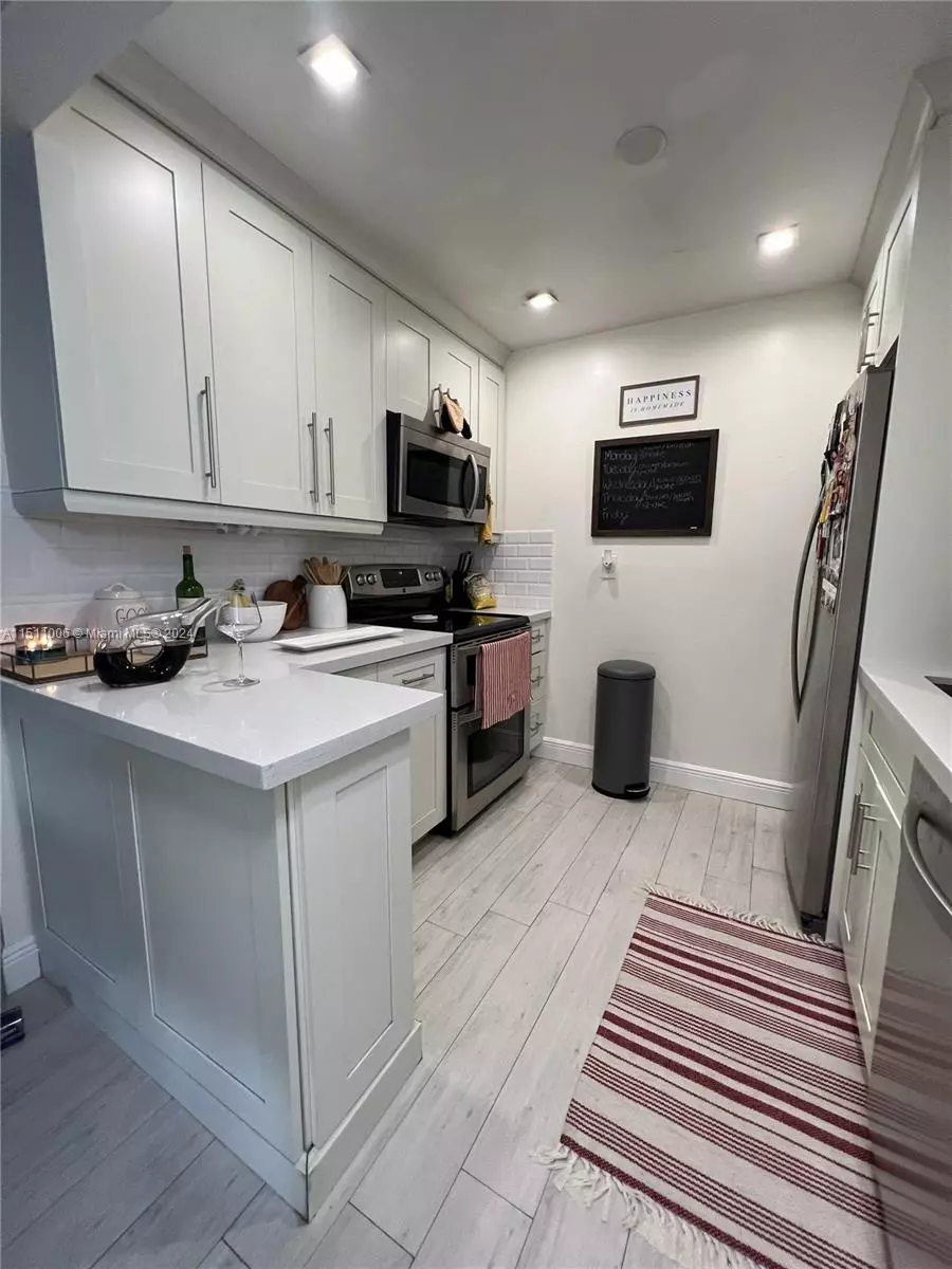 Miami, FL 33176,9227 SW 87th Ave #B9