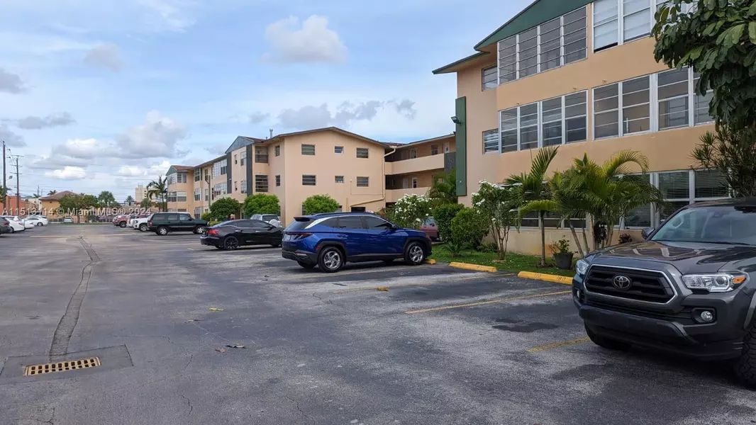 140 Royal Palm Rd #316, Hialeah Gardens, FL 33016