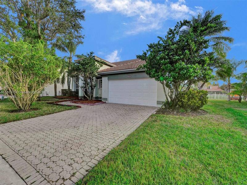 19366 NW 13th St, Pembroke Pines, FL 33029