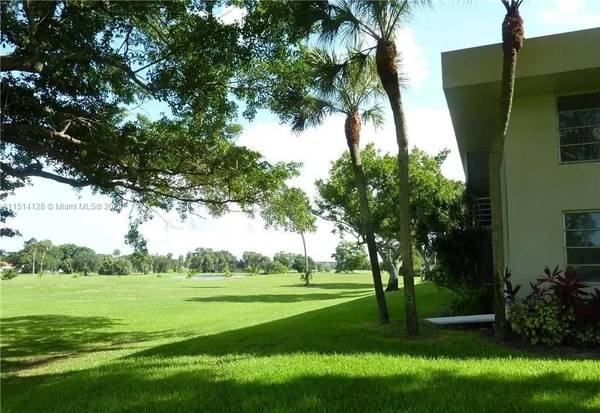 Pompano Beach, FL 33069,800 Cypress Blvd #106A