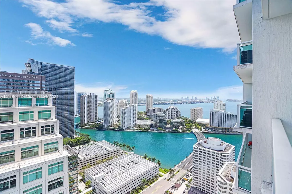 Miami, FL 33131,950 Brickell Bay Dr #2002