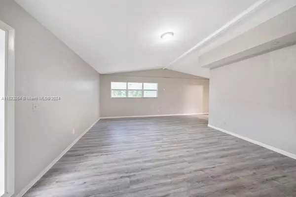 Pembroke Pines, FL 33023,6852 SW 13th St