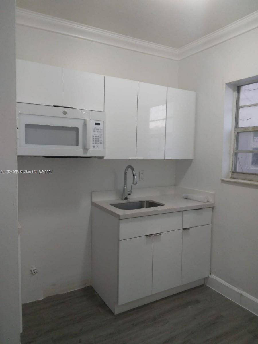 Miami, FL 33128,1043 NW 2nd St #17