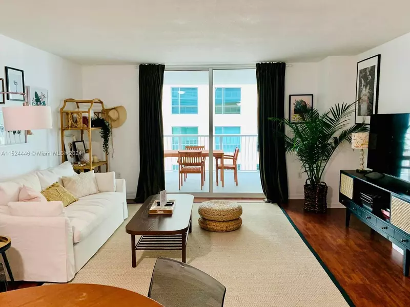 1200 Brickell Bay Dr #3114, Miami, FL 33131