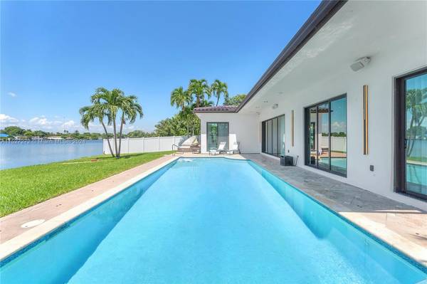 feature image of Luxury and Comfort Await at 21100 NE 25th Ct in Miami, FL
