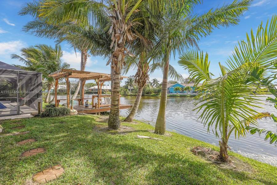 9020 SE Jupiter Narrows PL, Hobe Sound, FL 33455