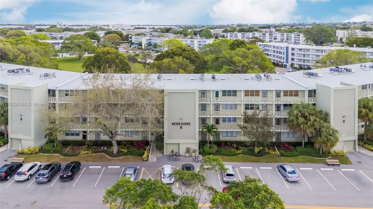 Deerfield Beach, FL 33442,3034 Berkshire B #3034