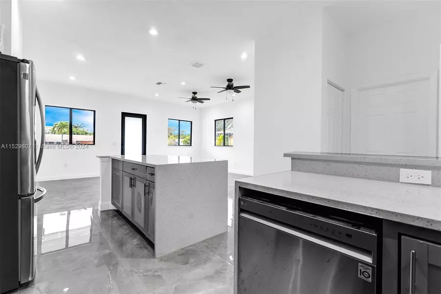 108 NW 1st Ave, Hallandale Beach, FL 33009