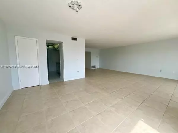 Bay Harbor Islands, FL 33154,1075 92nd St #605