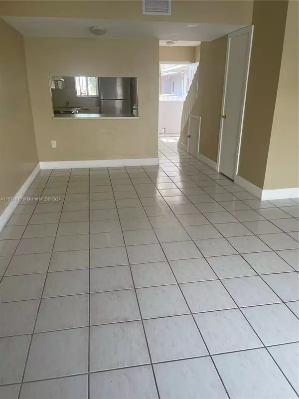 Hialeah, FL 33016,2760 W 76th St #203