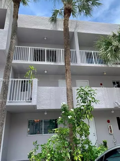 Hialeah, FL 33016,2760 W 76th St #203