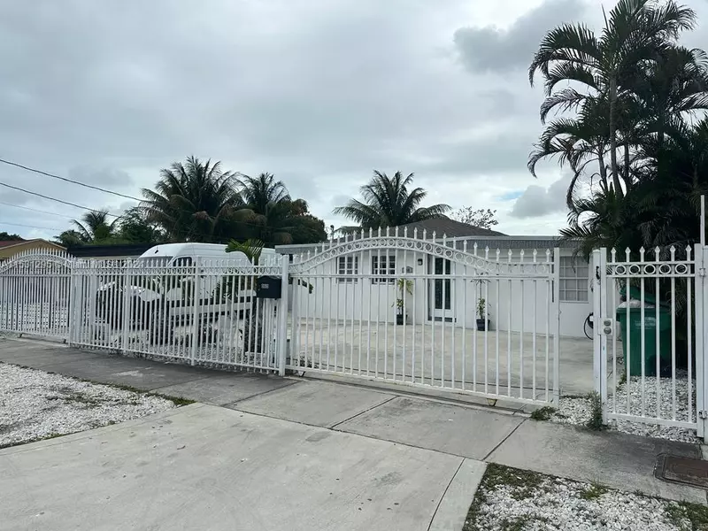 860 NW 113th St, Miami, FL 33168