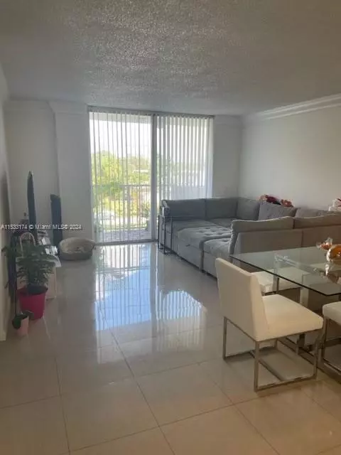 2020 NE 135th St #303, North Miami, FL 33181