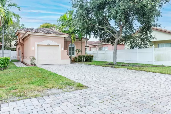 970 NE 37th Pl,  Homestead,  FL 33033