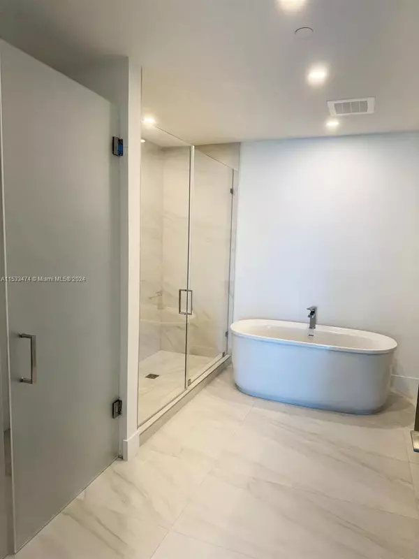 Sunny Isles Beach, FL 33160,17550 COLLINS AVE #1003