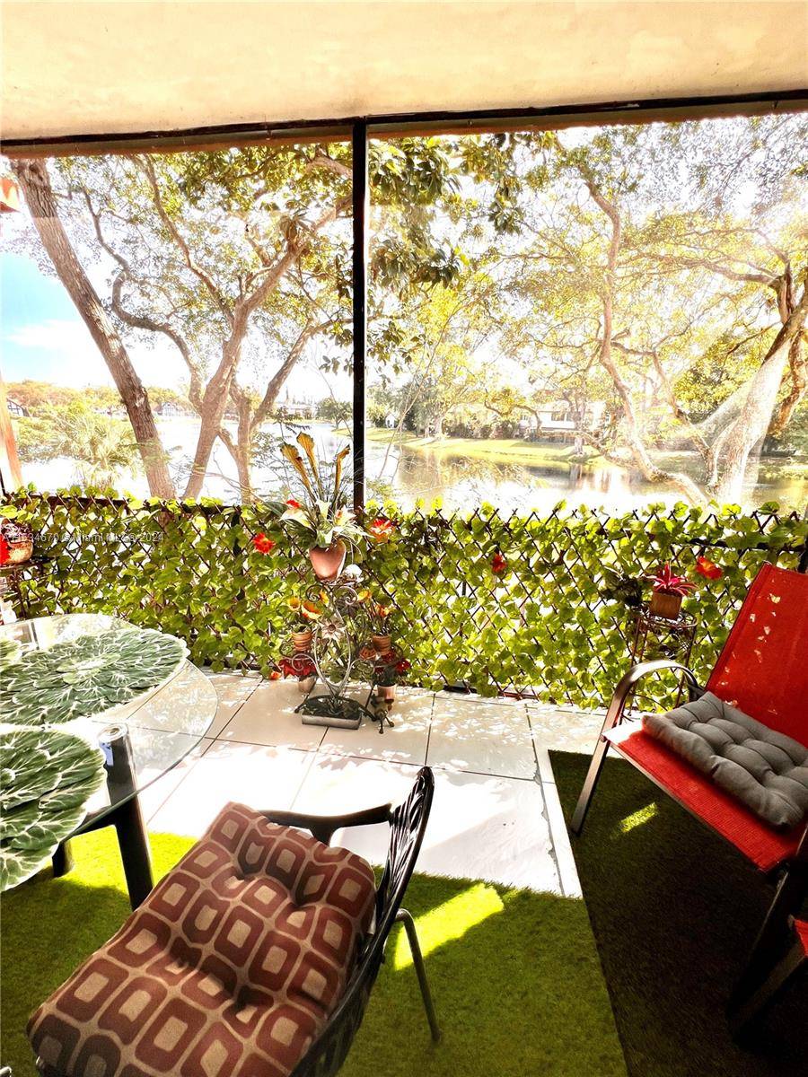 Lauderhill, FL 33319,3670 Inverrary Dr #2H