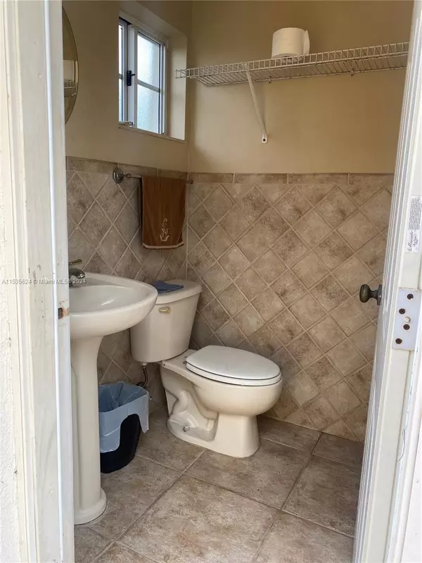 Hialeah, FL 33015,8520 NW 177th St