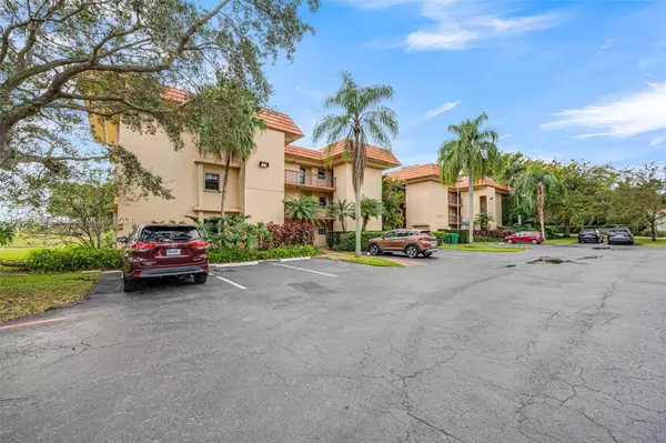 Plantation, FL 33324,200 Jacaranda Country Club Dr #1B