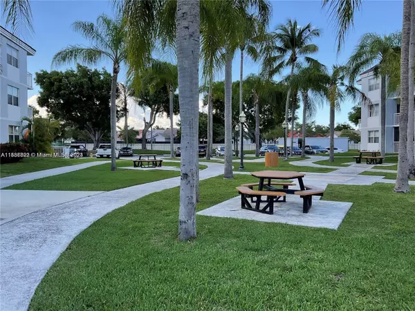 Cutler Bay, FL 33189,8660 SW 212th St #307