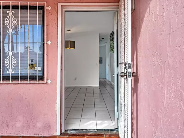 Hialeah, FL 33018,6952 W 29th Way