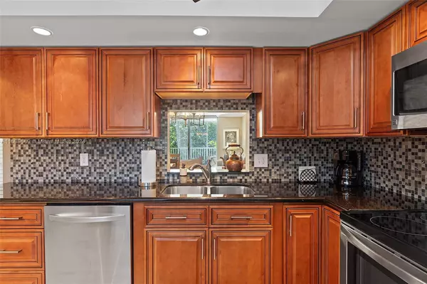 Hallandale Beach, FL 33009,619 NE 14TH AVE #201