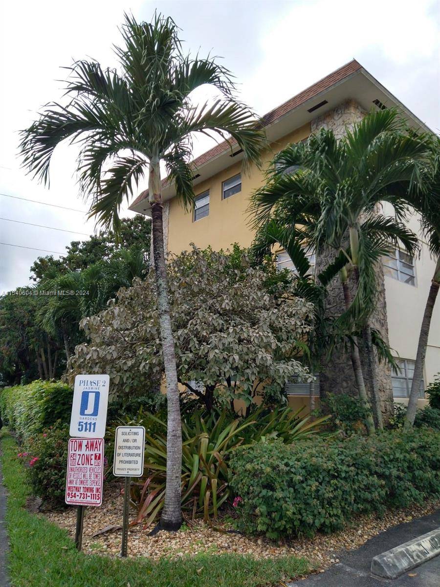 Lauderdale Lakes, FL 33313,5111 W Oakland Park Blvd #110