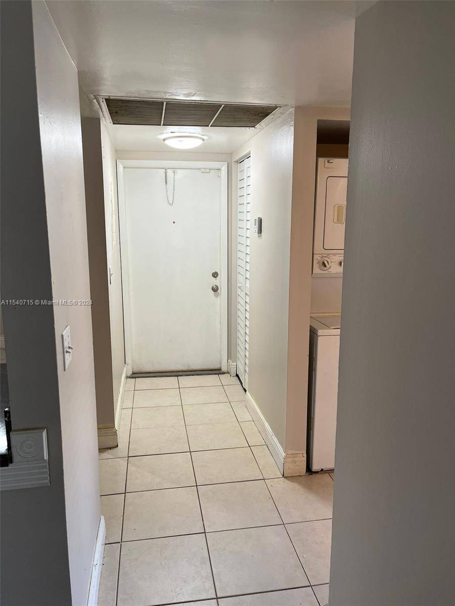 Miami, FL 33179,851 NE 207th Ter #6-101