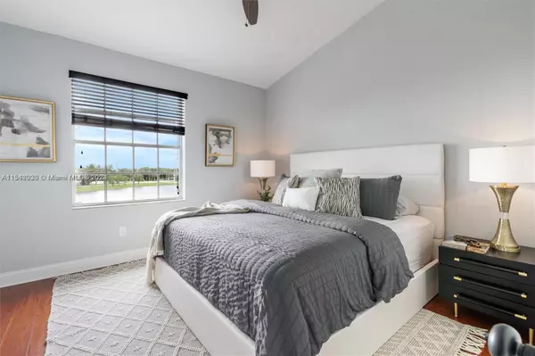 Sunrise, FL 33325,745 SW 148th Ave #804