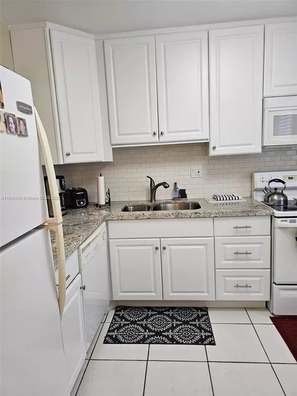 Sunrise, FL 33313,1103 NW 58th Ter #323