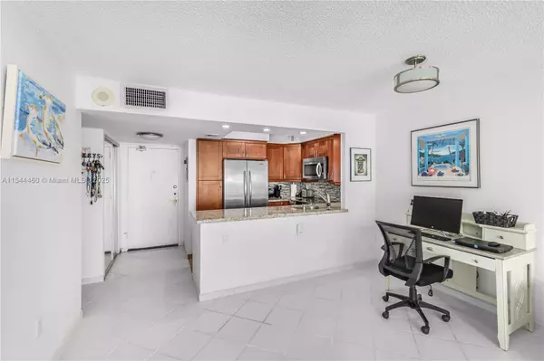 Miami Beach, FL 33139,345 Ocean Dr #411