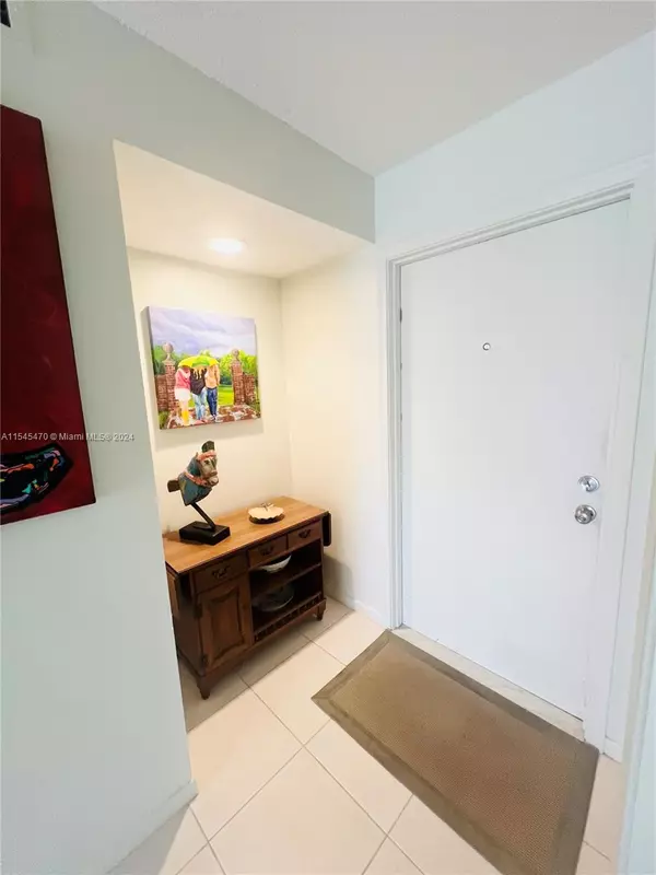 Lighthouse Point, FL 33064,2134 NE 36th St #83