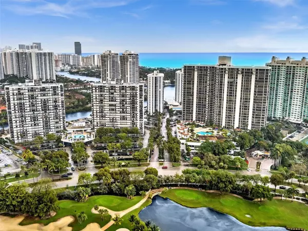 Aventura, FL 33180,20505 E Country Club Dr #439