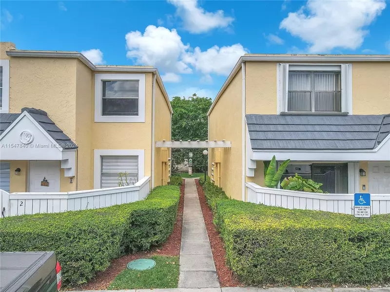 6855 SW 45th Ln #5, Miami, FL 33155