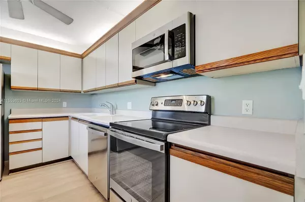 Jupiter, FL 33477,400 Ocean Trail Way #909