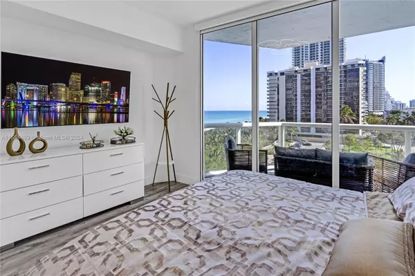 Miami Beach, FL 33141,6515 Collins Ave #708